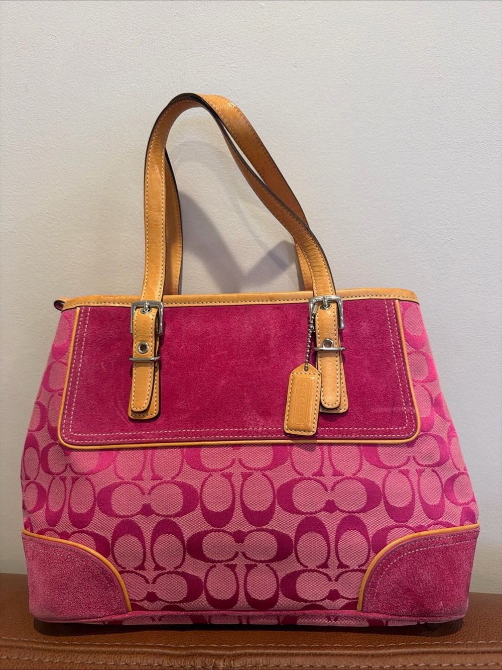 Coach 6892 Signature Pink
Hampton Bag - Picture 2 of 10